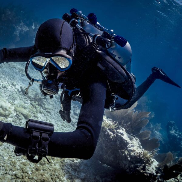 How To Choose A Bcd, Vancouver Diving Locker, Canada